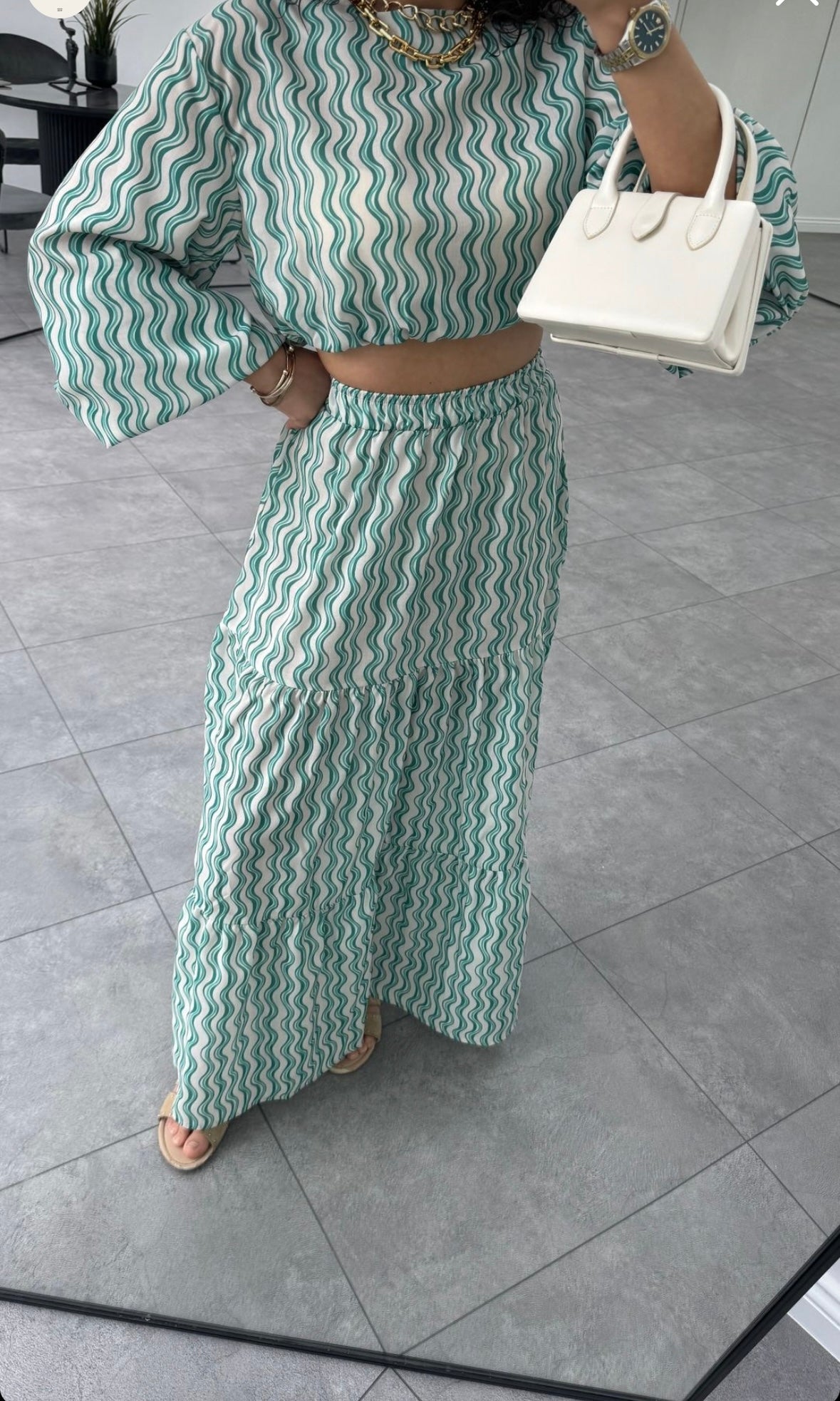 2 DELIGE CO-ORD SET MET LANGE ROK EN TOP - GROEN