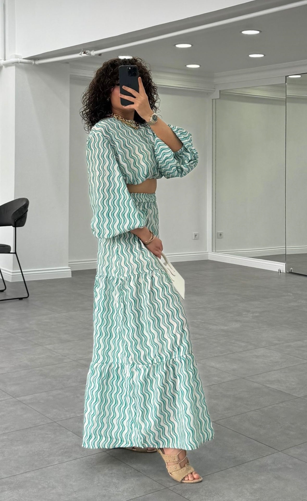 2 DELIGE CO-ORD SET MET LANGE ROK EN TOP - GROEN