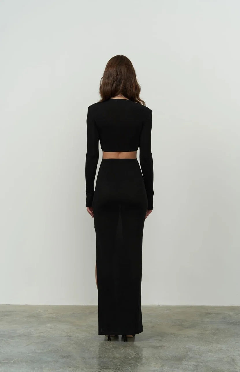 LANGE JURK MET LANGE MOUWEN EN OPEN RUG